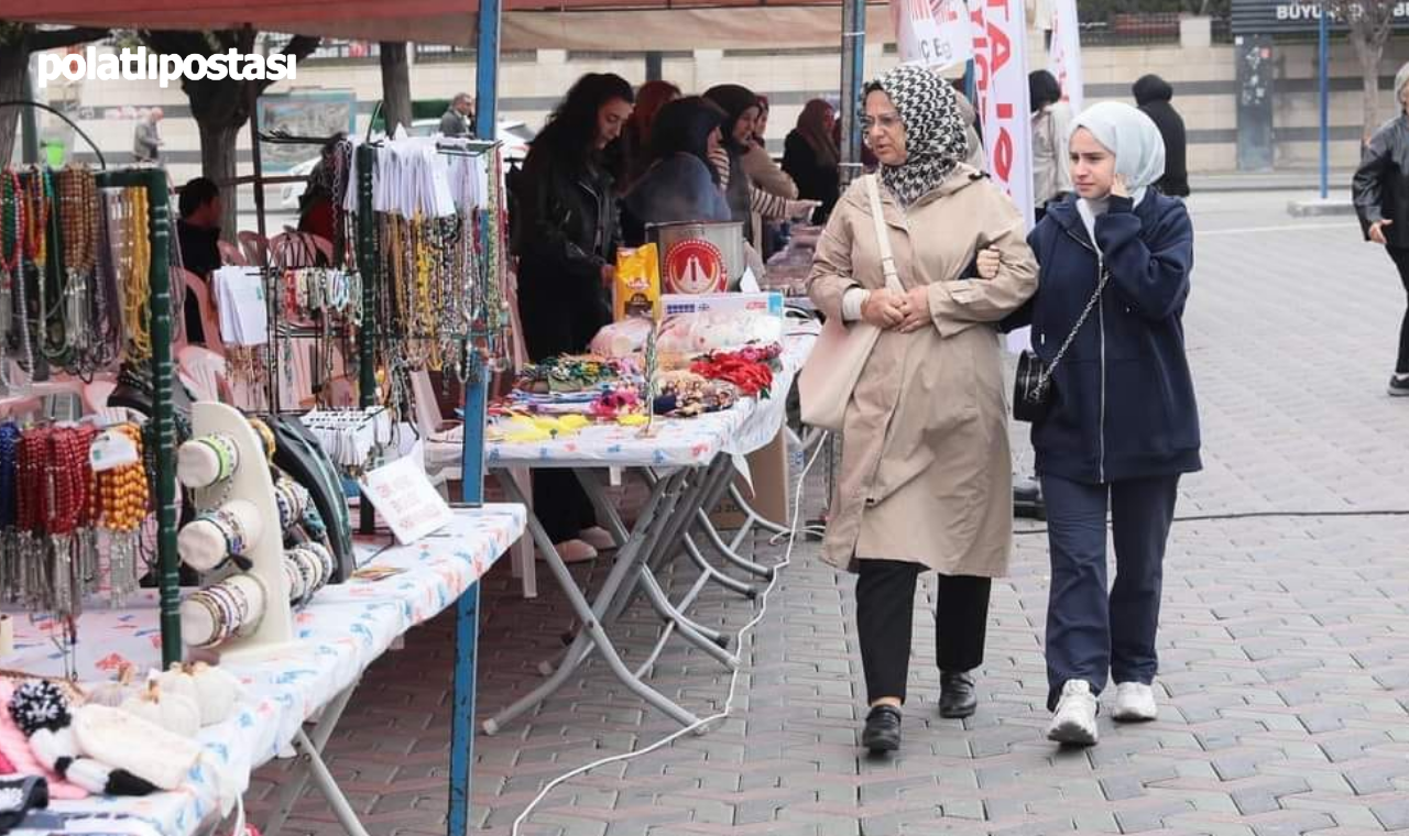 Polatlı Belediyesi Engelsiz Hayat Merkezi Üyeleri El Emeği Göz Nuru Ürünlerini Sergiliyor (2)