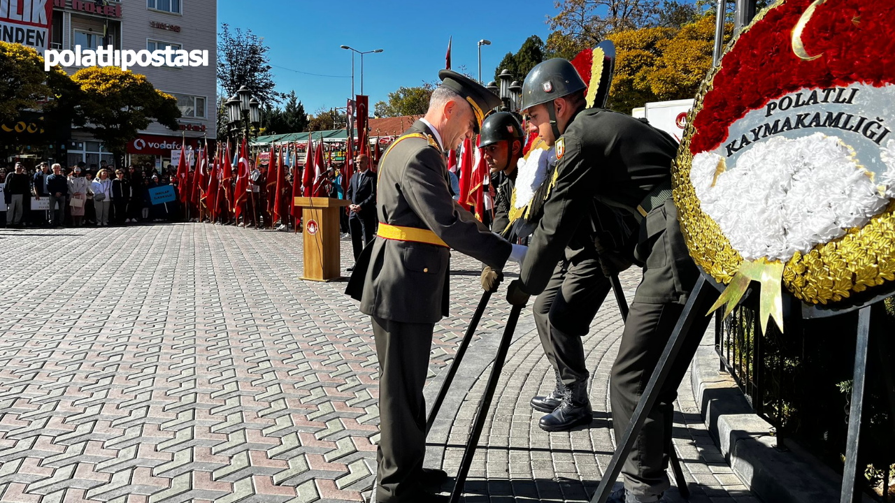 Polatlı'da 29 Ekim Kutlamaları Çelenk Sunma Töreniyle Başladı (2)