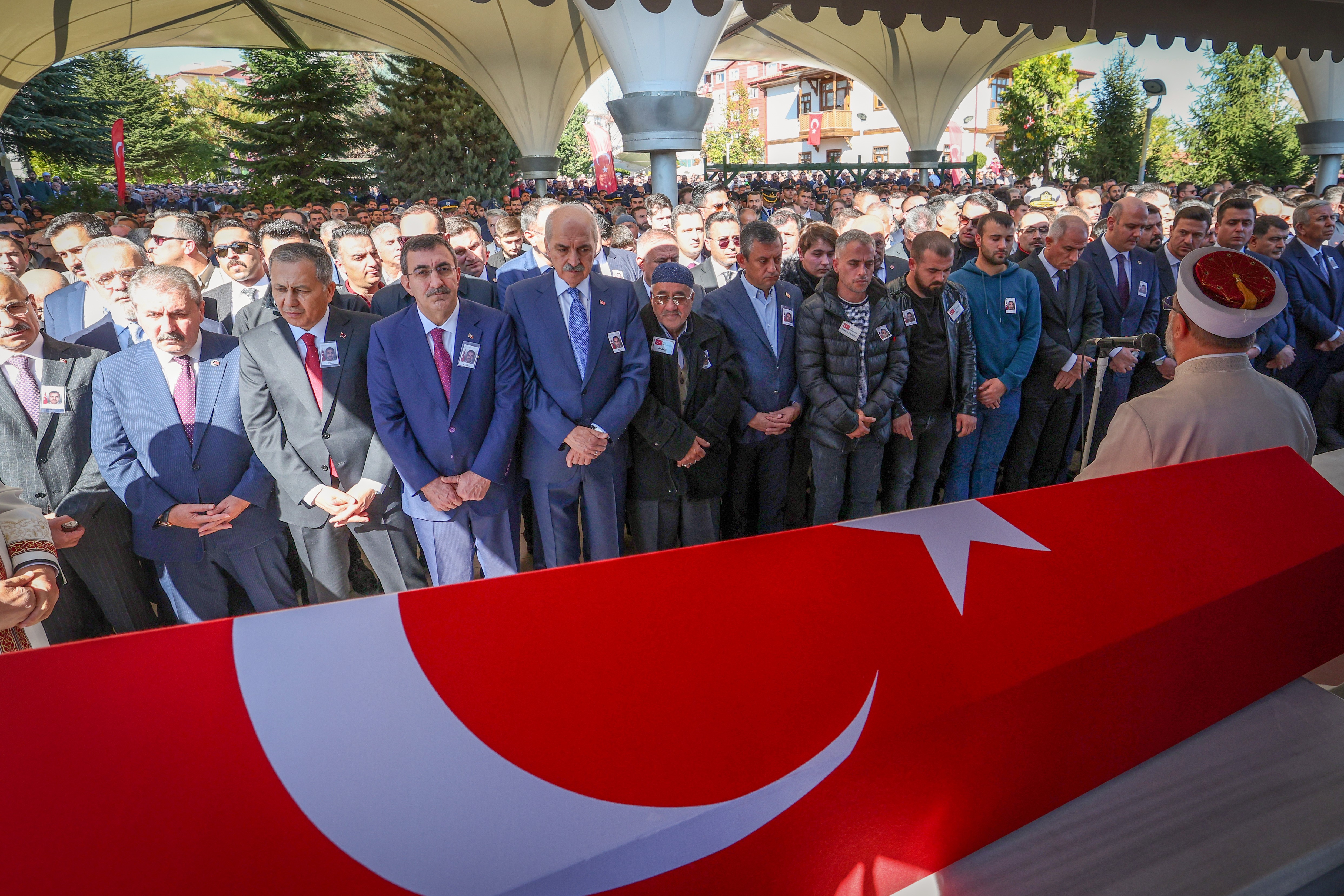 Şehit Taksi Şoförü Murat Arslan Son Yolculuğuna Uğurlandı  (1)