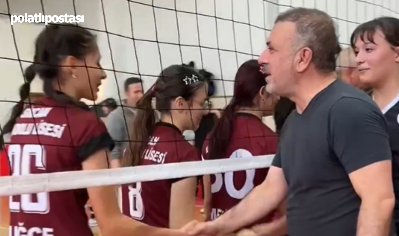 Sincan'da Voleybol Rüzgarı Esti! Başkan Ercan Ve Kaymakam Kılıç, Öğrencilerle Maç Yaptı (1)