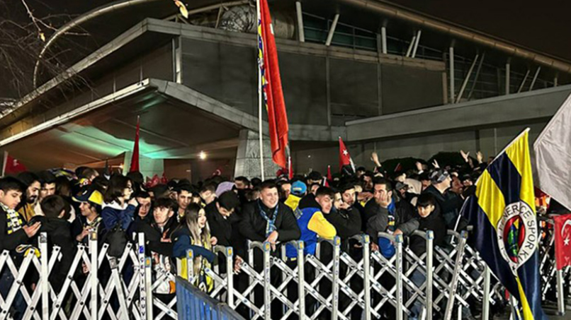 Twente Taraftarları Fenerbahçelilere Saldırdı!