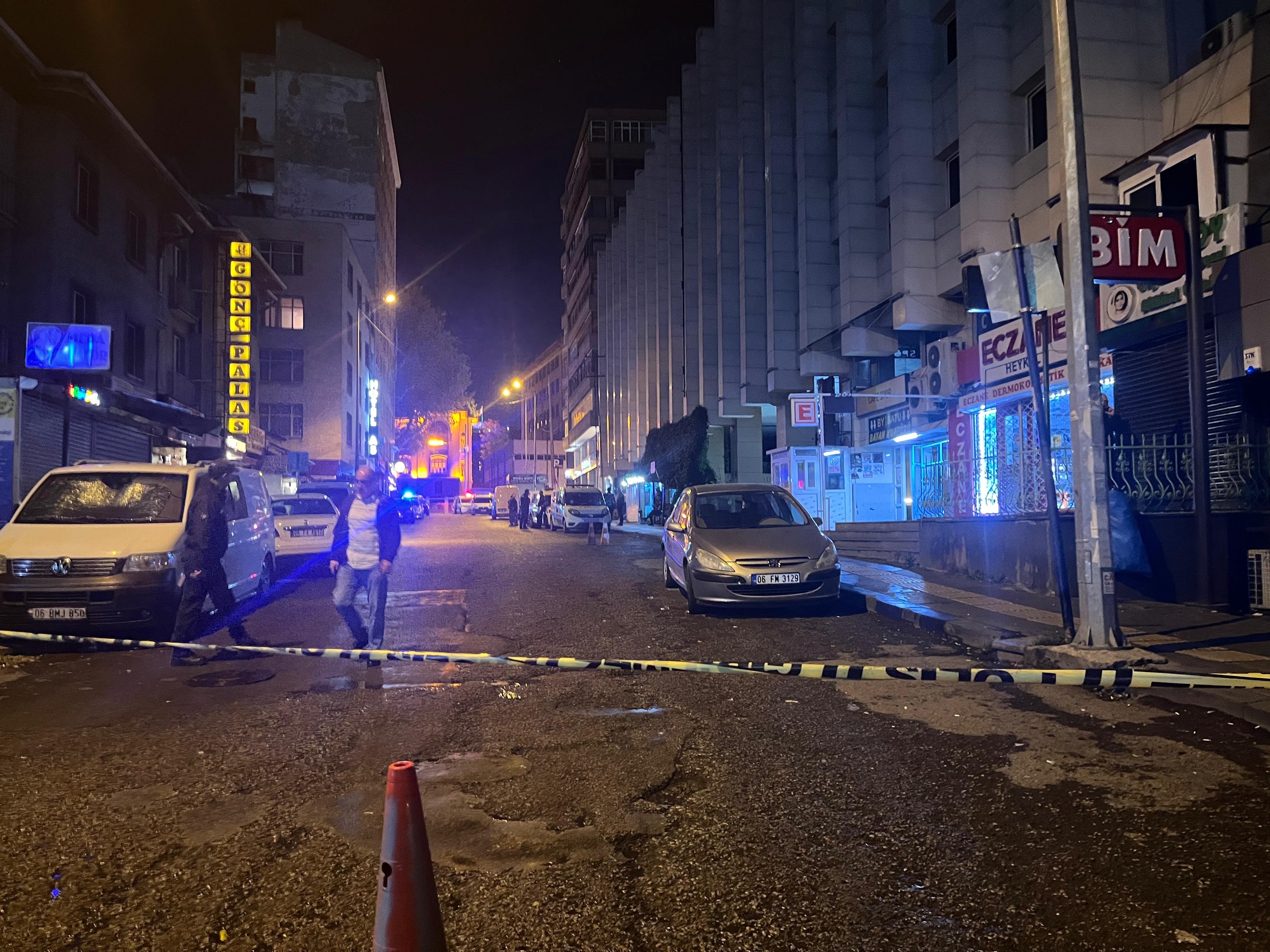 Ulus’ta Kanlı Gece Eğlence Merkezinde Bir Kişi Görüştüğü Kadının Canına Kıydı!  (2)