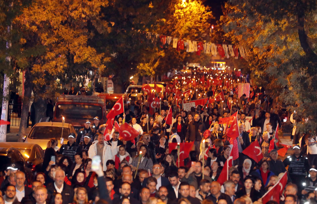 Yenimahalle, Cumhuriyetin 101. Yaşı Için Yürüdü (2)