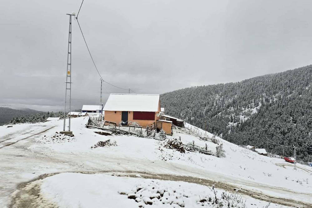 Yılın Ilk Karı O Ile Yağdı! Kar Kalınlığı 5 Santimetreye Ulaştı (2)