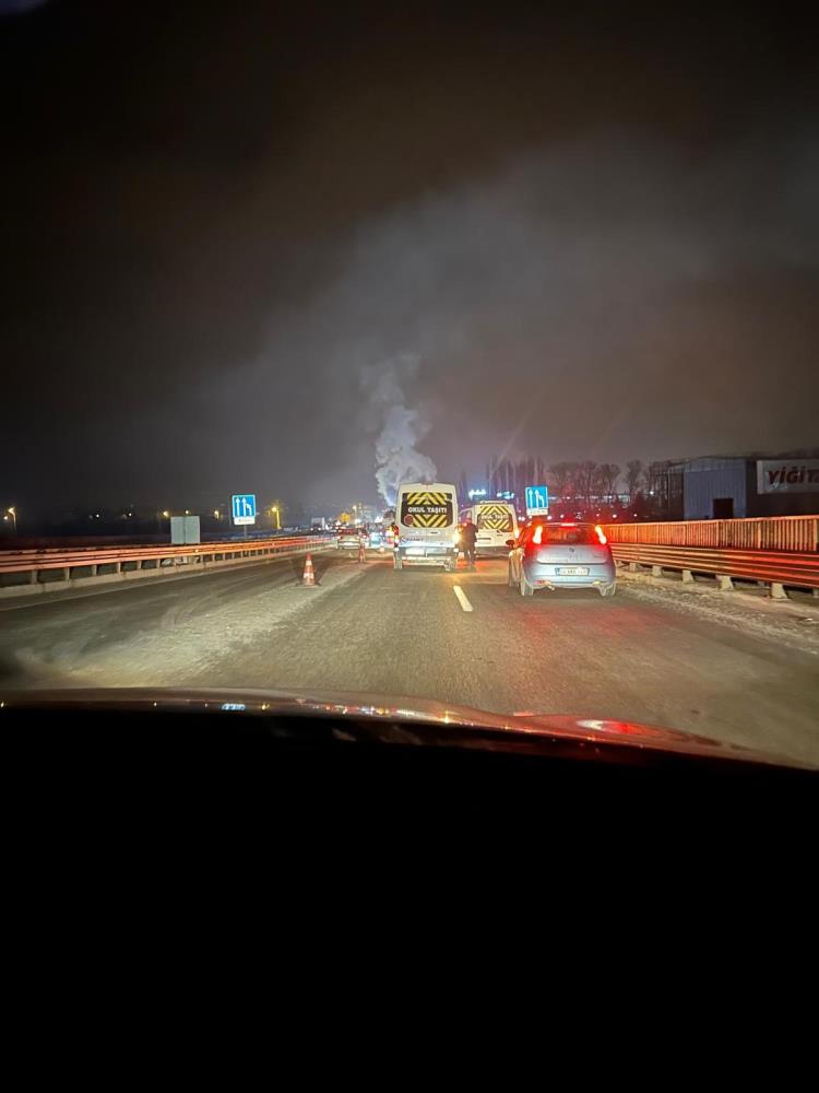 Ankara'da Takla Atan Otomobil Cayır Cayır Yandı Yaralılar Var! (2)