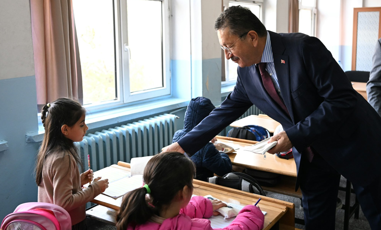 Başkan Tiryaki’den Minik Öğrencilere Diş Sağlığı Hediyesi (2)