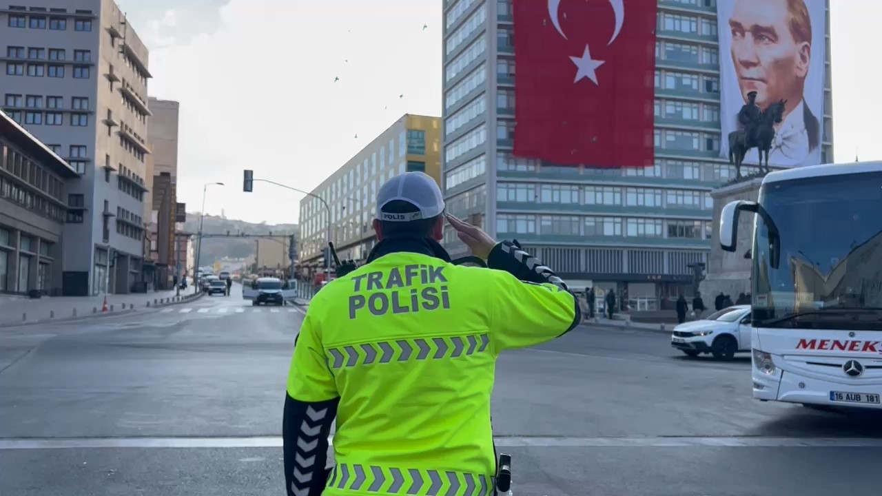 Başkentte Ata’ya Saygı Duruşunda Bulunuldu!  (2)