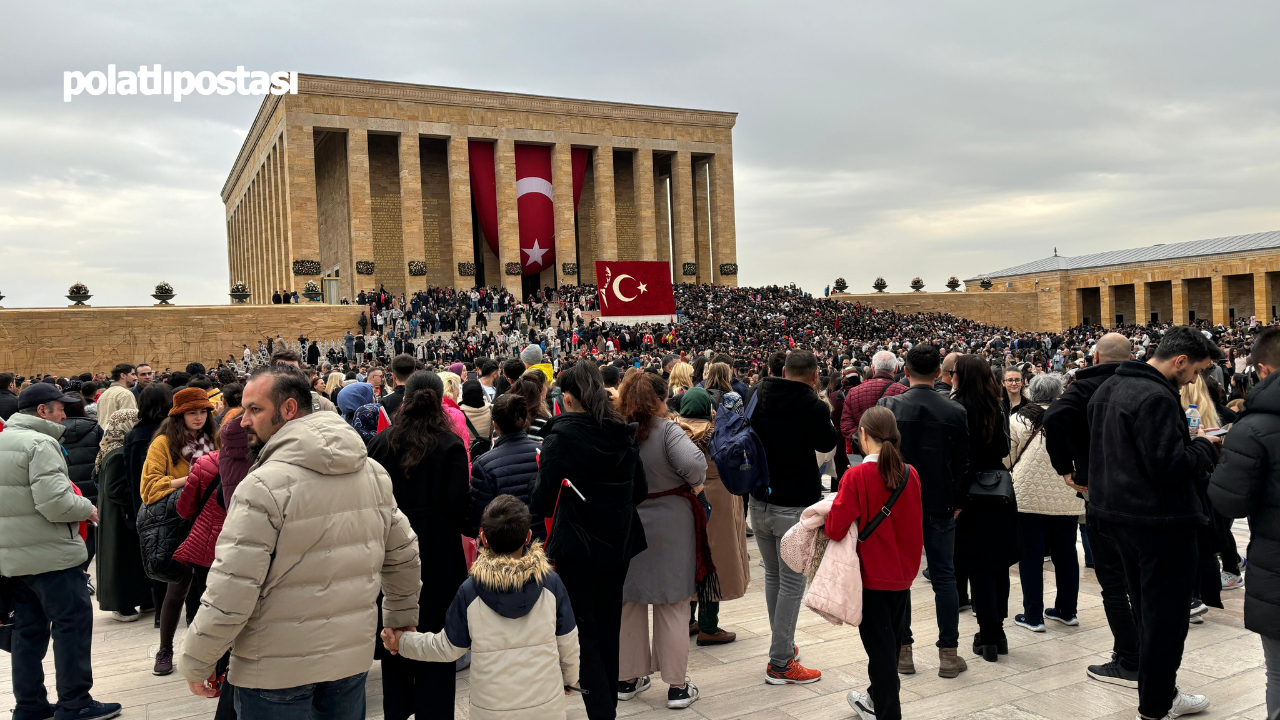 Binlerce Kişi Anıtkabir’e Akın Etti! (1)