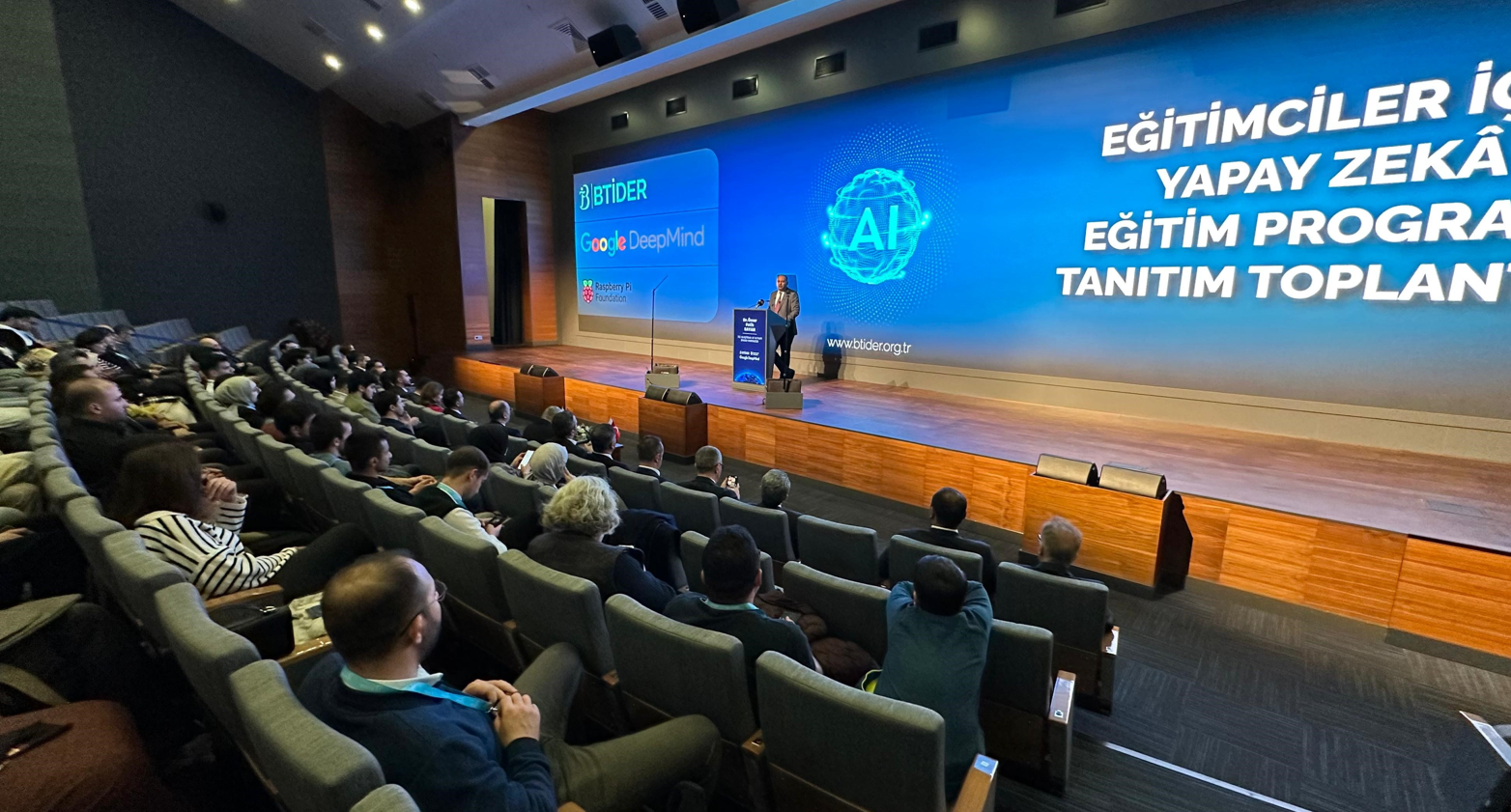 'Eğitimciler İçin Yapay Zeka Eğitim Programı' Tanıtıldı (2)