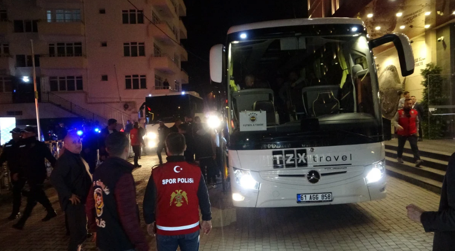 Fenerbahçe Kafilesi Trabzon'a Ulaştı!  (1)