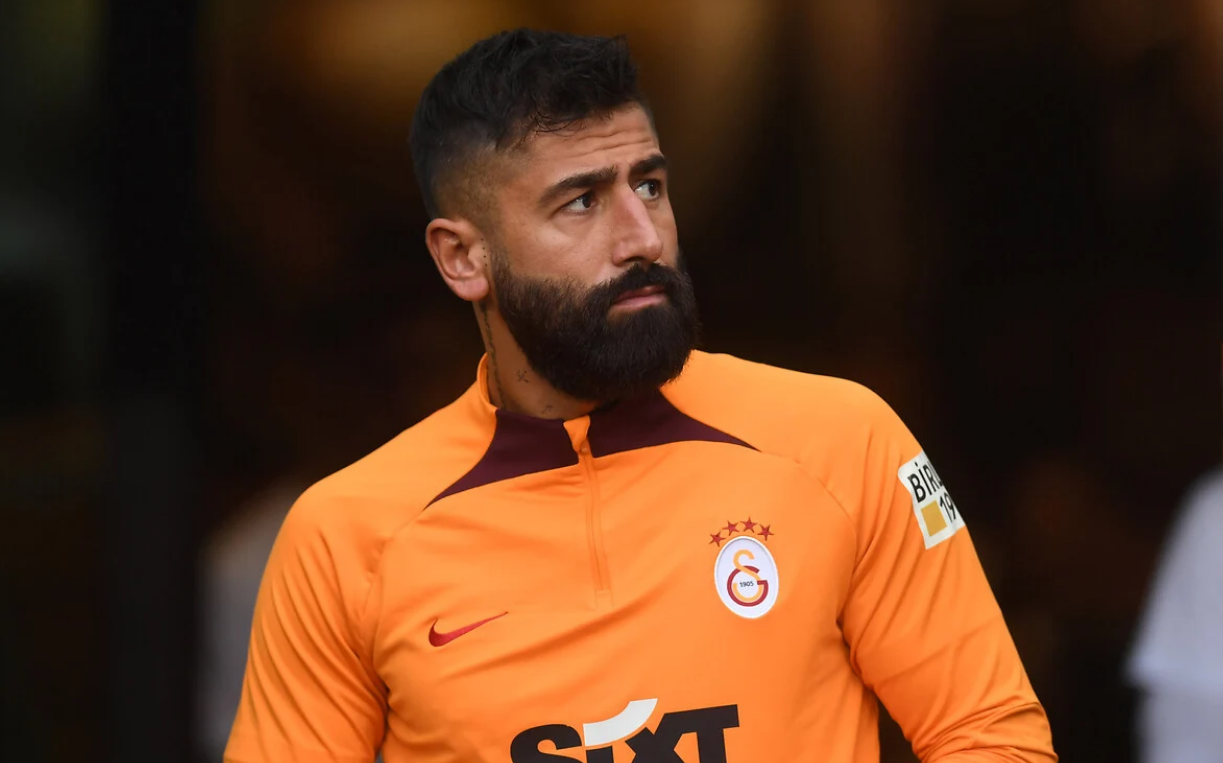 Galatasaray’ın Yıldız Oyuncusu Ayrılmak Istiyor! Talebini Okan Buruk’a Iletti (2)