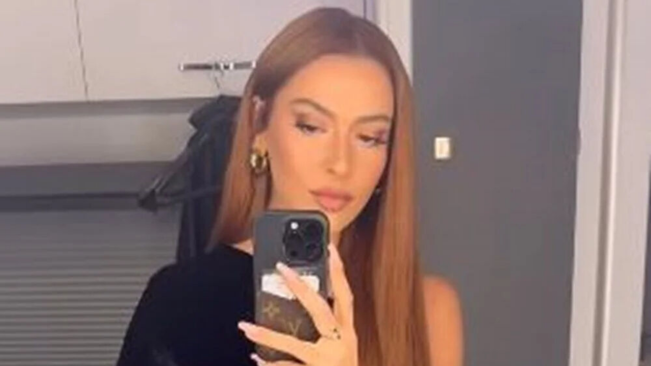 Hadise, Sarı Saçlarından Vazgeçti Yeni Imajı Gündem Oldu!