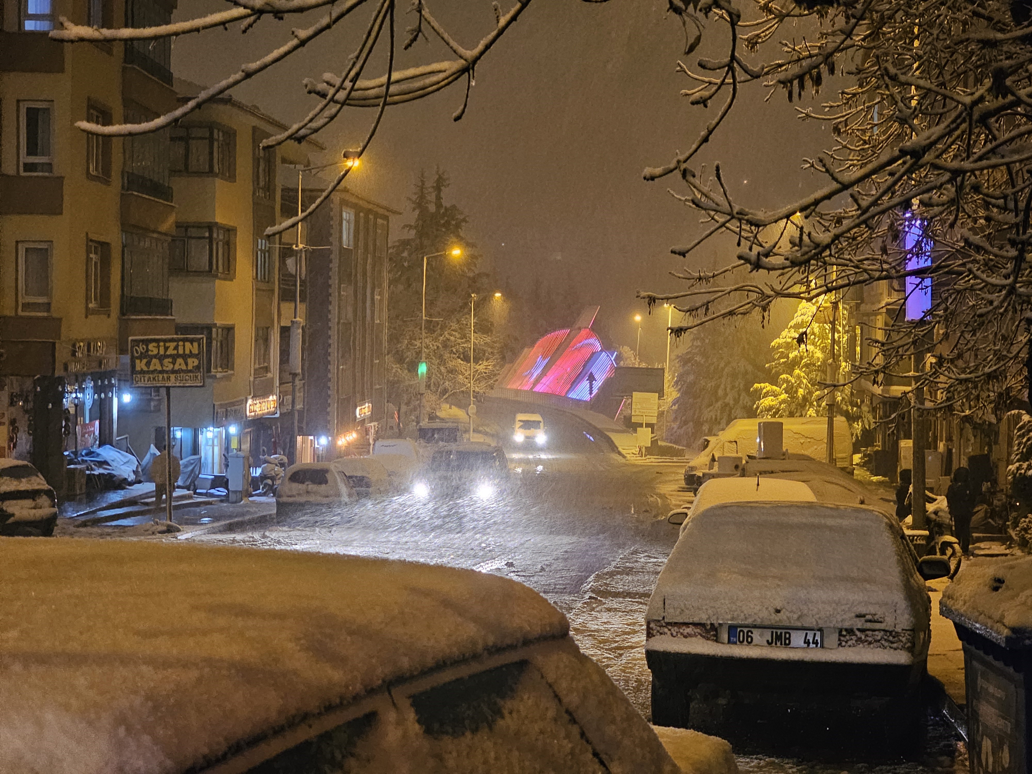 Kızılcahamam'da Vatandaşlar Yılın Ilk Karının Keyfini Çıkardı (3)