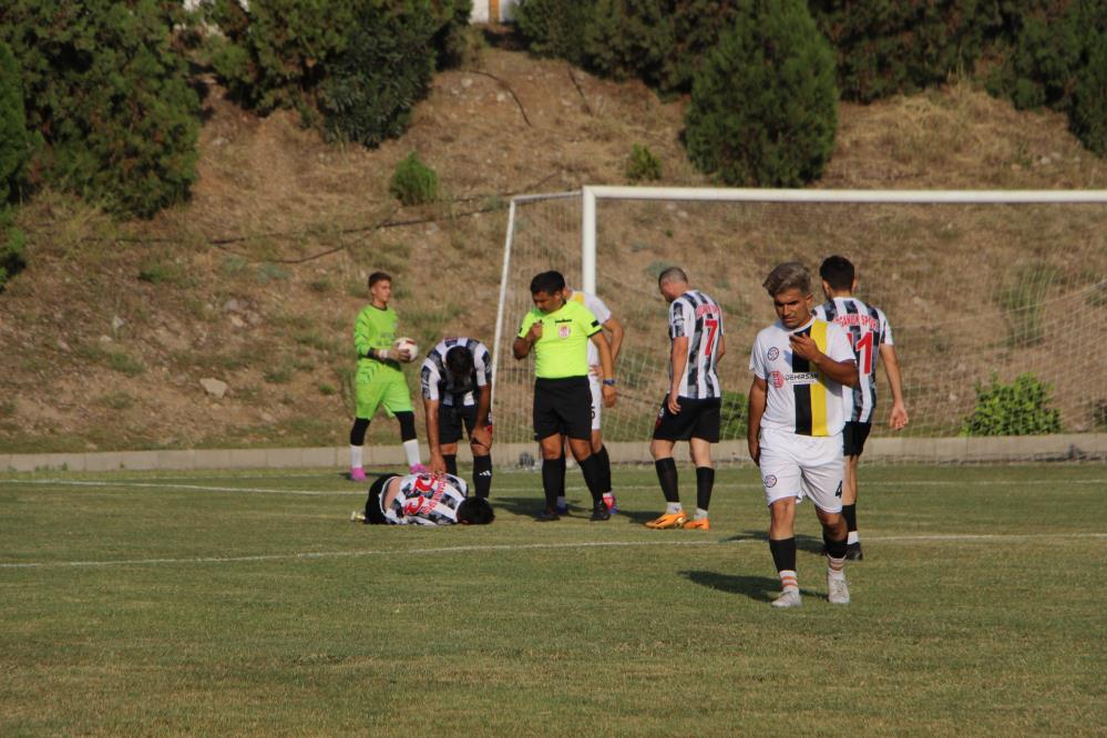 Maçta Yumruk Yumruğa Kavga! 4 Futbolcu Yaralandı (3)