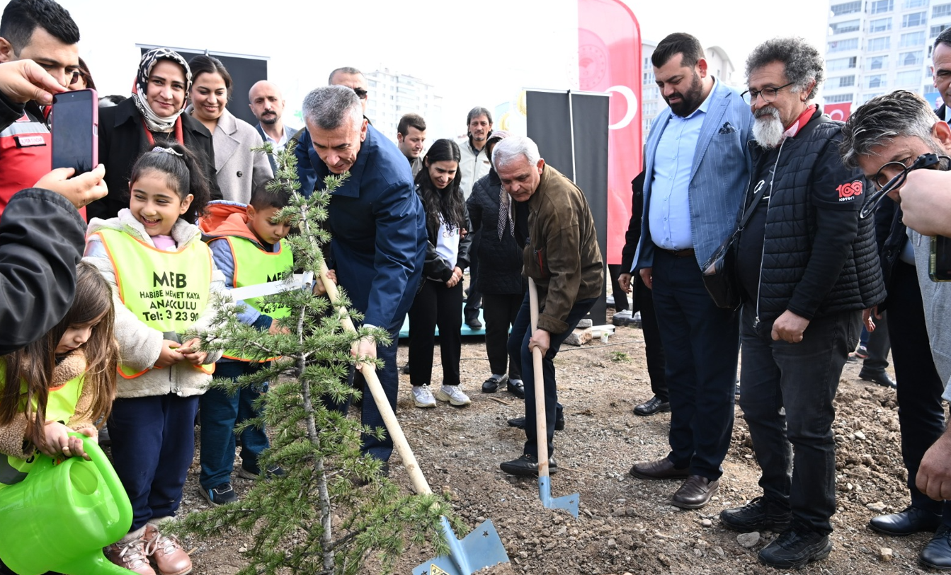 Mamak Belediyesinden Geleceğe Nefes 1000 Fidan Toprakla Buluştu (2)