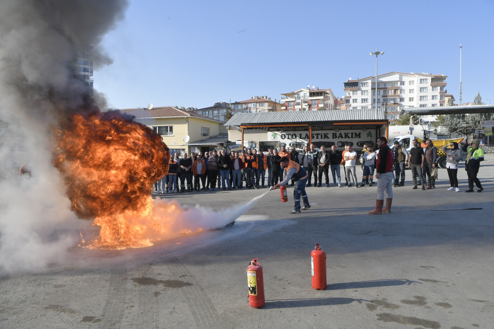 Mamak Belediyesinden Personeline Yangın Söndürme Eğitimi (2)