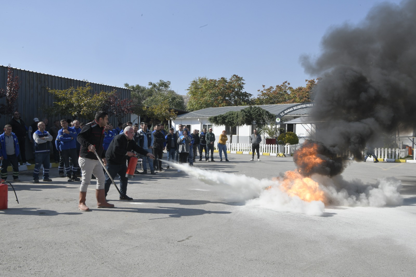 Mamak Belediyesinden Personeline Yangın Söndürme Eğitimi (3)