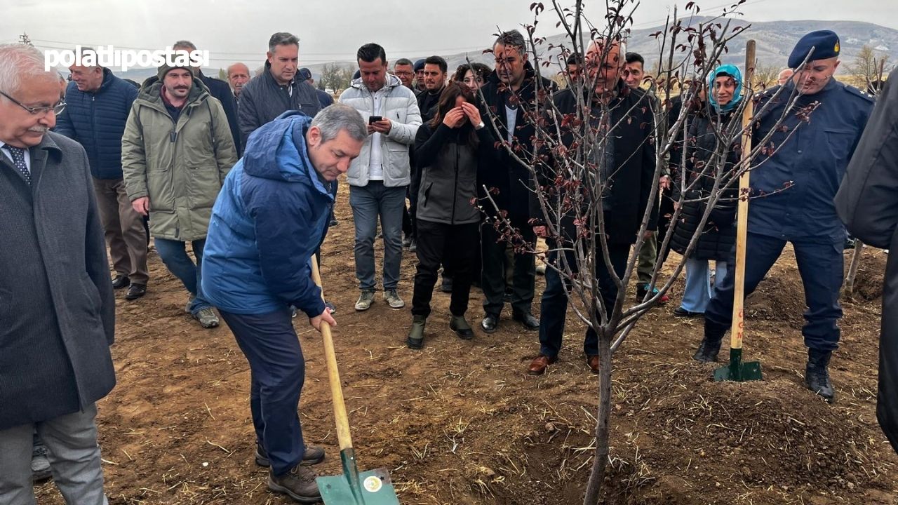 Polatlı'da “Milli Ağaçlandırma Günü” Etkinliğiyle 2000 Fidan Toprakla Buluştu (3)