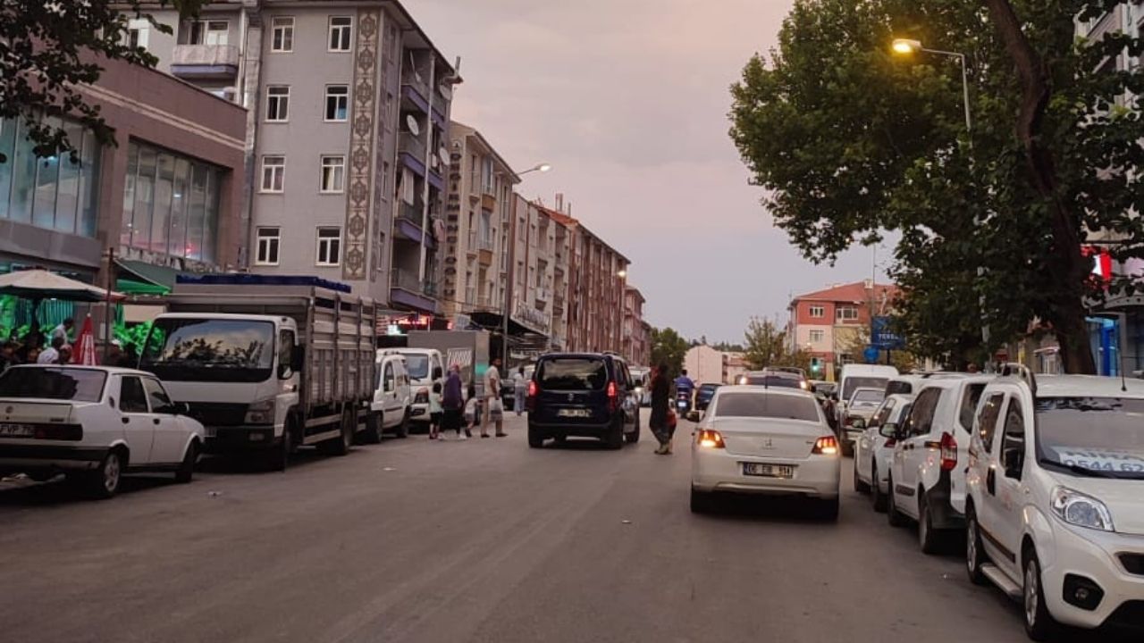 Polatlı'nın Çözüm Bekleyen Trafik Sorunu Sorun Büyüyerek Devam Ediyor! (1)