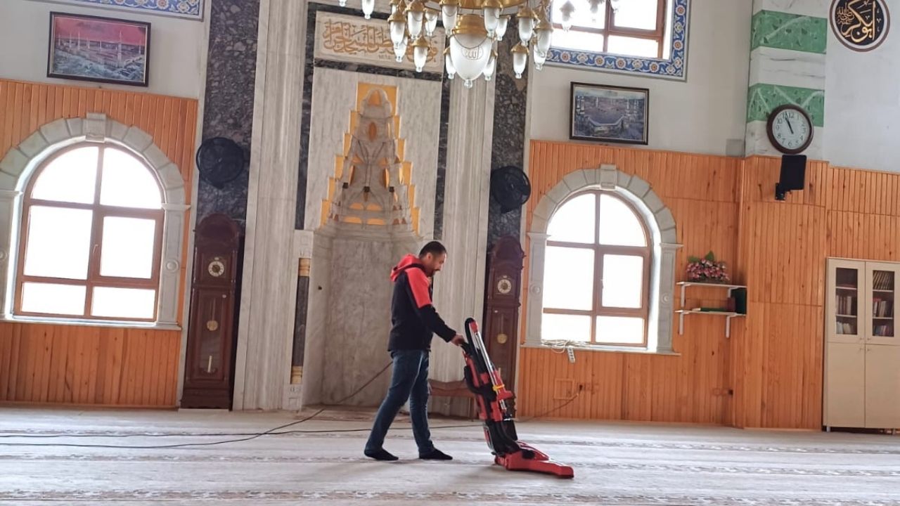 Pursaklar Belediyesi'nden Cami Temizlik Çalışmaları (2)