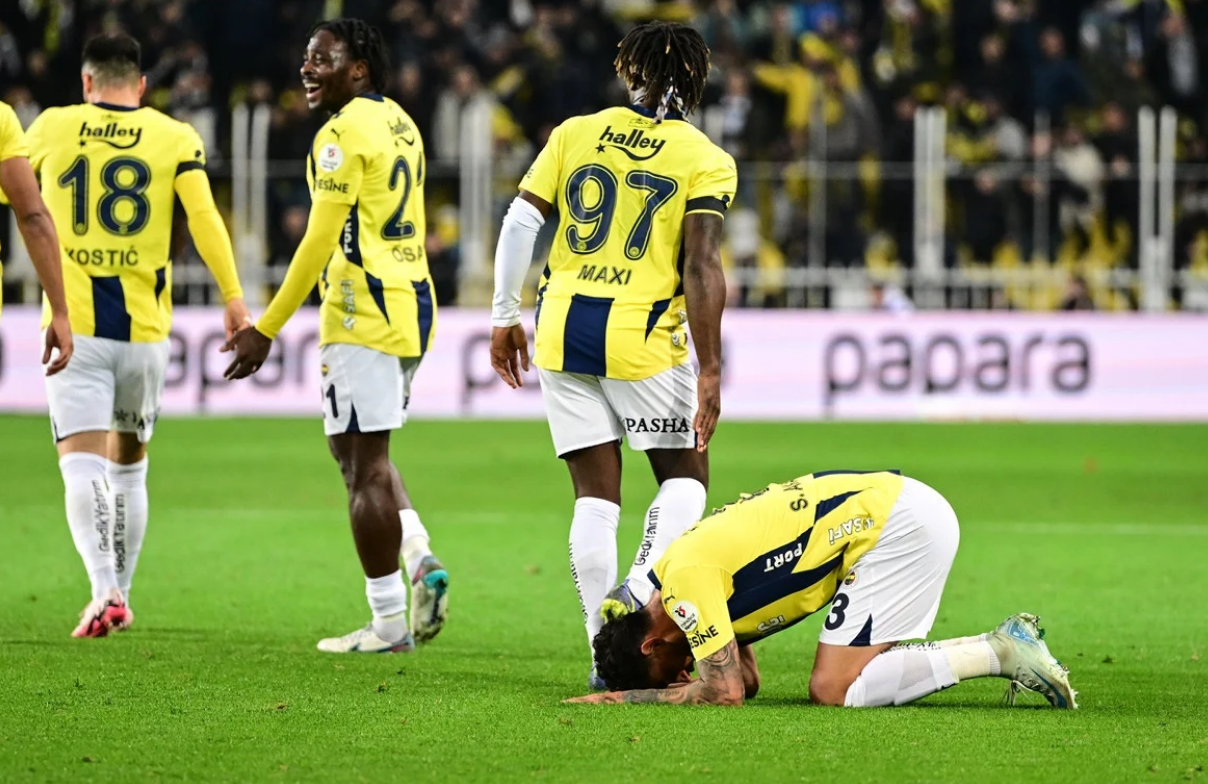 Samet Akaydın Ilk 11'De Gol Sevinci Yaşadı! Secdeye Vardı