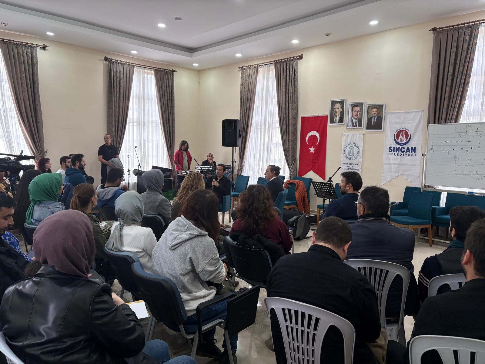 Sincan’da Müzikli Söyleşi Prof. Dr. Fatih Koca Ilahilerle Yüreklere Dokundu (1)