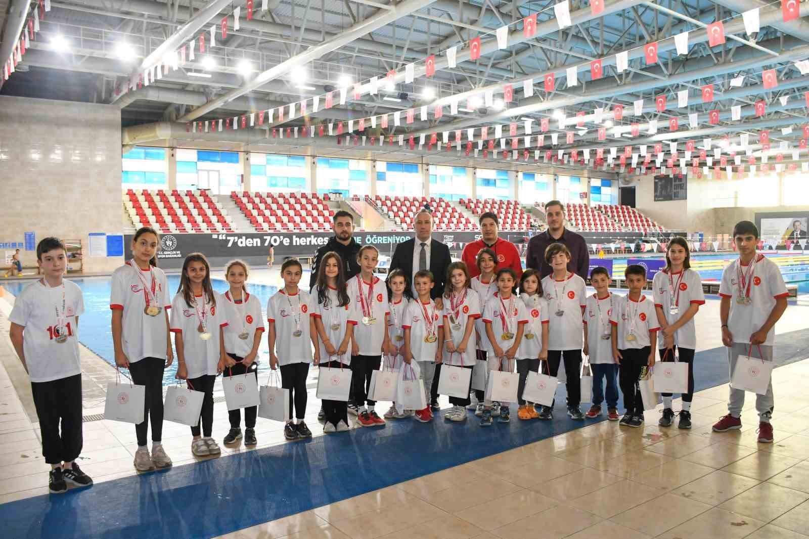 Taekwondo Ve Yüzme Sporcuları Ödüllendirildi2