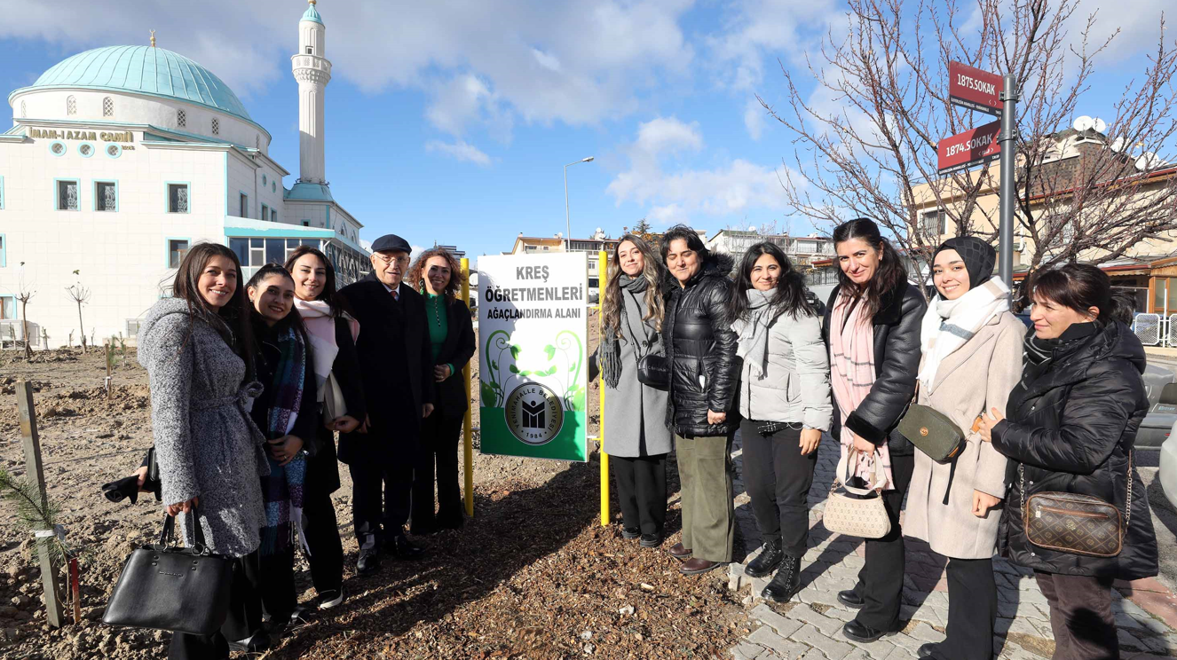 Yenimahalle’den Öğretmenler Için Ağaçlandırma Alanı 120 Ağaç Toprakla Buluştu! (3)