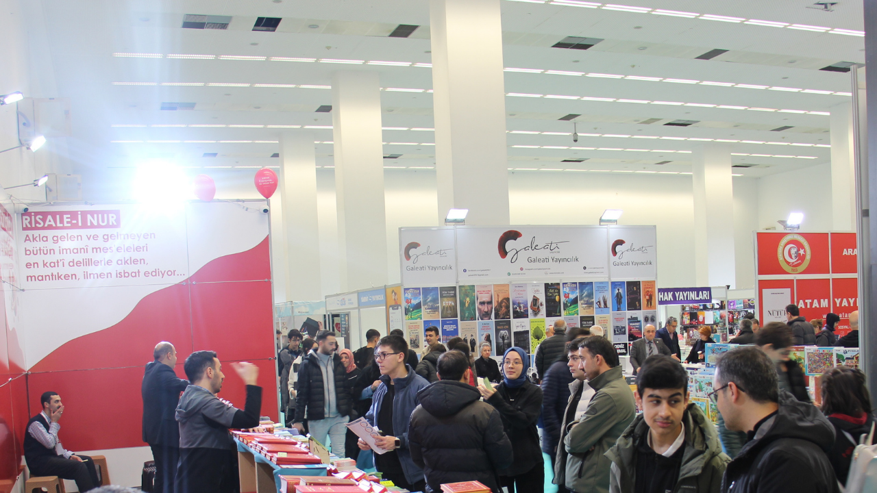 21'Inci Ankara Kitap Fuarı Yoğun Ilgiyle Devam Ediyor (3)