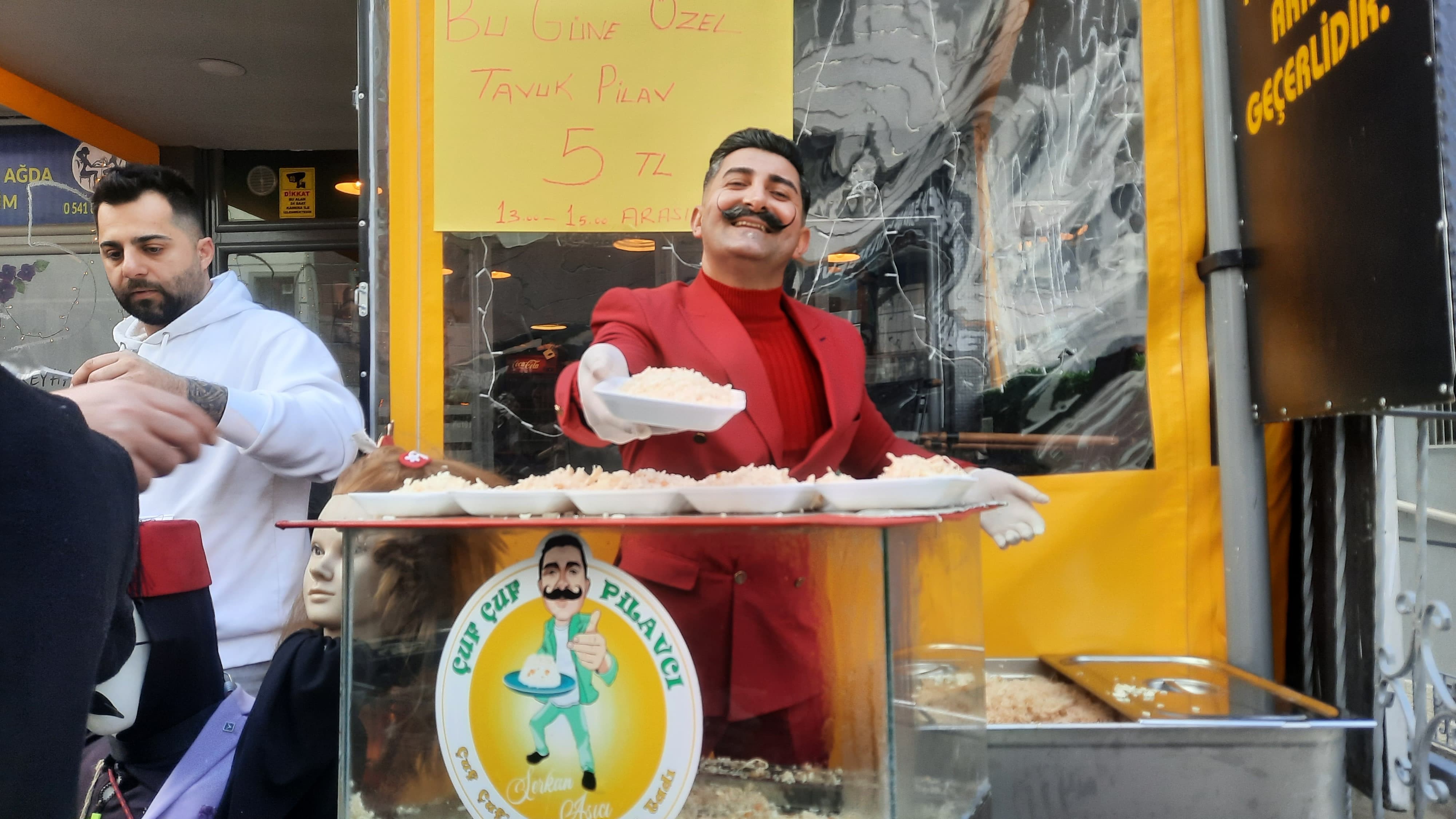 Ankara'da 5 Liralık Tavuk Pilav Kampanyasına Yoğun Ilgi! 3 Saatte Tükendi (1)