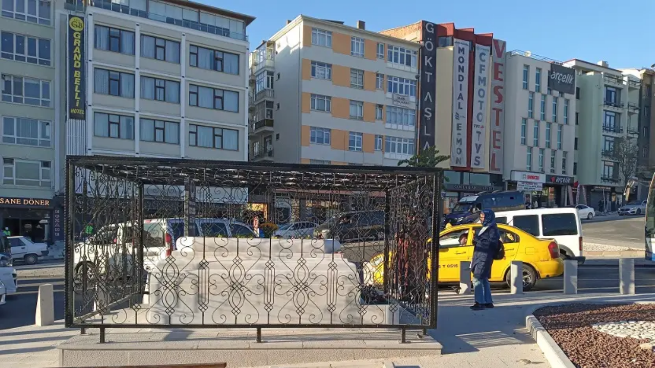 Ankara'da Yol Ortasında Dua Edilen Türbeler! İşte Efsanevi Hikayeleri... (2)