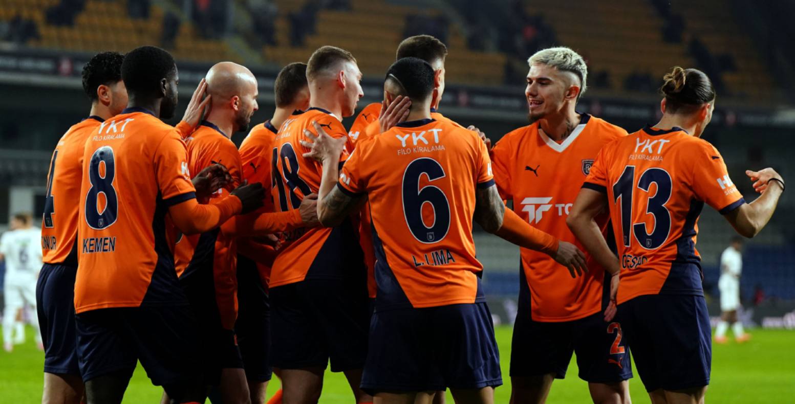 Başakşehir Ilk Yarının Parlayan Takımlarından Biri Oldu Piatek Gol Krallığında Zirvede (1)