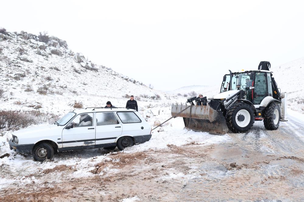 Karda Kayan Araç Şarampole Düştü (2)