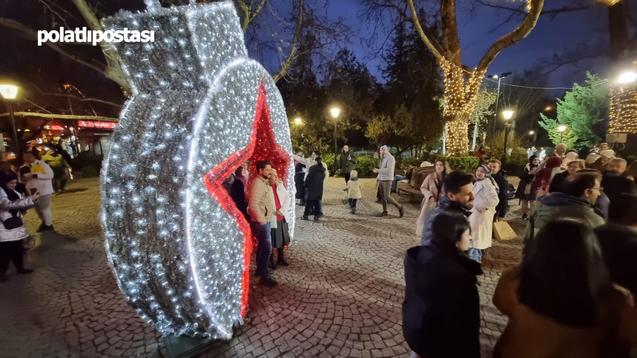 Kuğulu Park’ta Fotoğraf Çekinme Çılgınlığı Adım Atılacak Yer Kalmadı   (2)