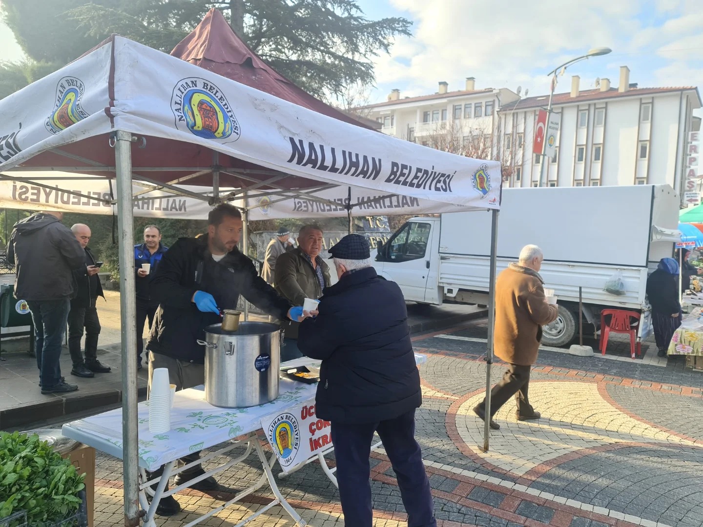 Nallıhan Belediyesi'nden Pazarcı Esnafına Ve Vatandaşa Sıcak Çorba Ikramı (1)