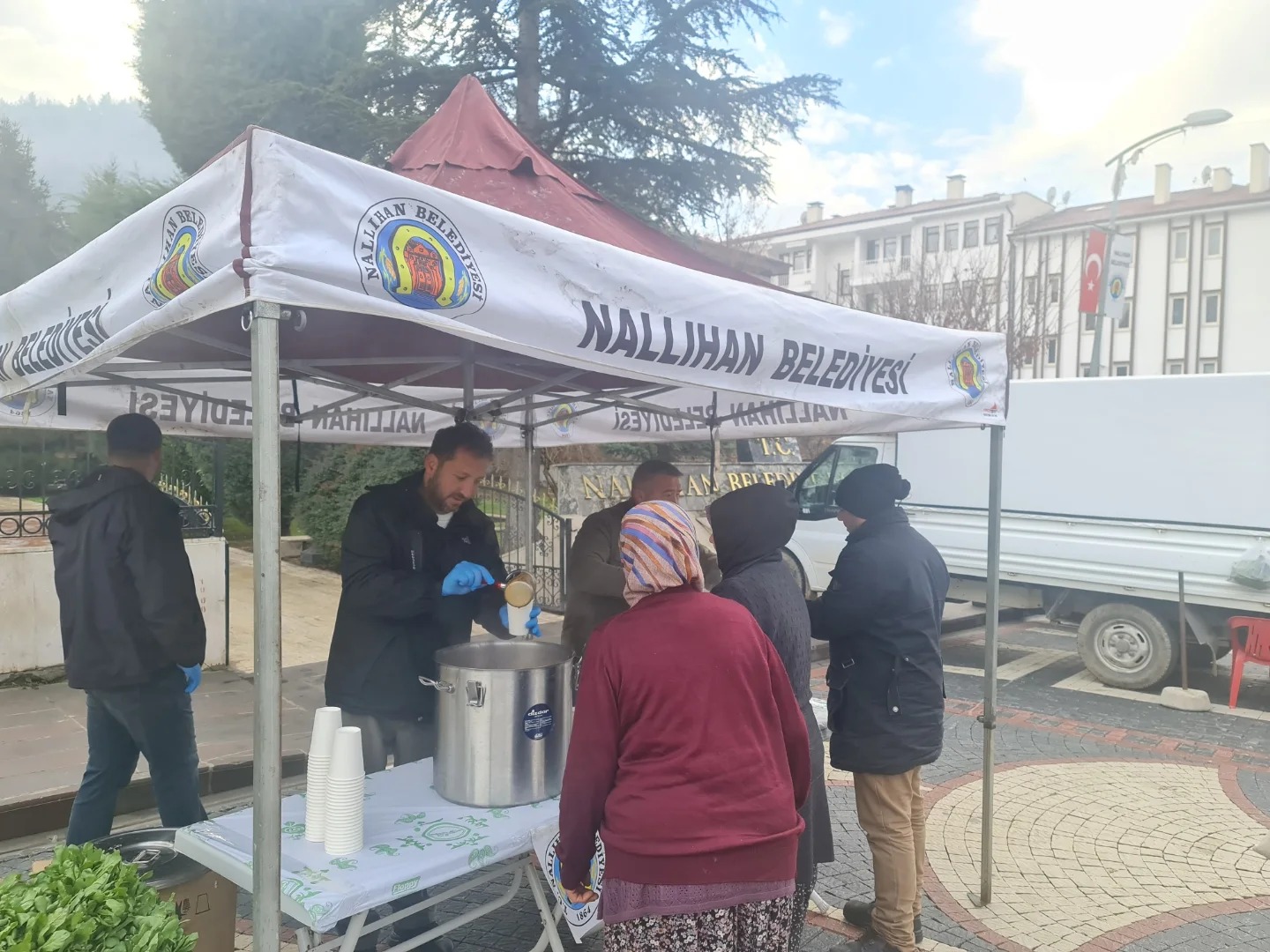 Nallıhan Belediyesi'nden Pazarcı Esnafına Ve Vatandaşa Sıcak Çorba Ikramı (3)