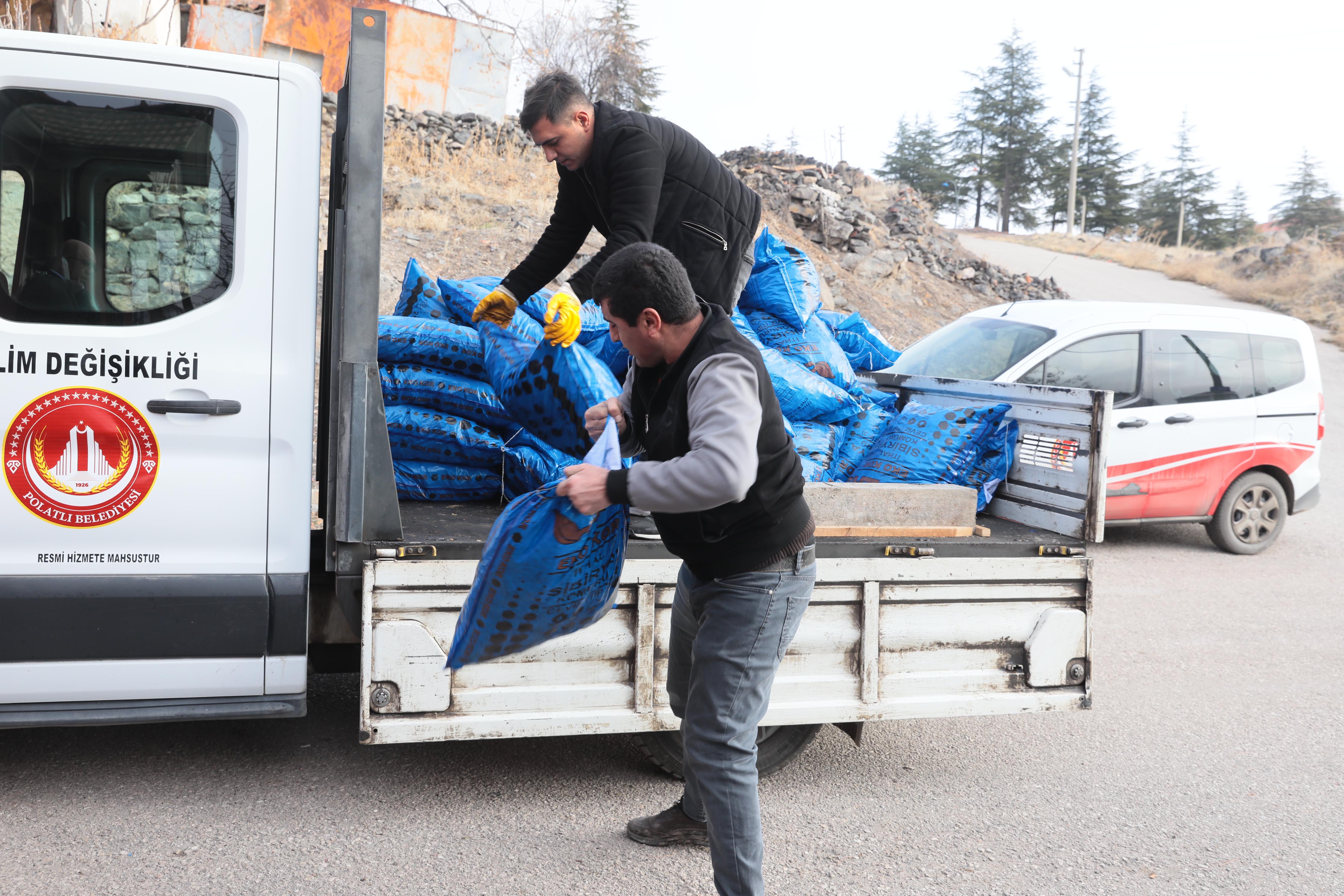 Polatlı Belediyesi Kömür Dağıtımları Ile Üşüyen Elleri Isıtmaya Devam Ediyor (2)