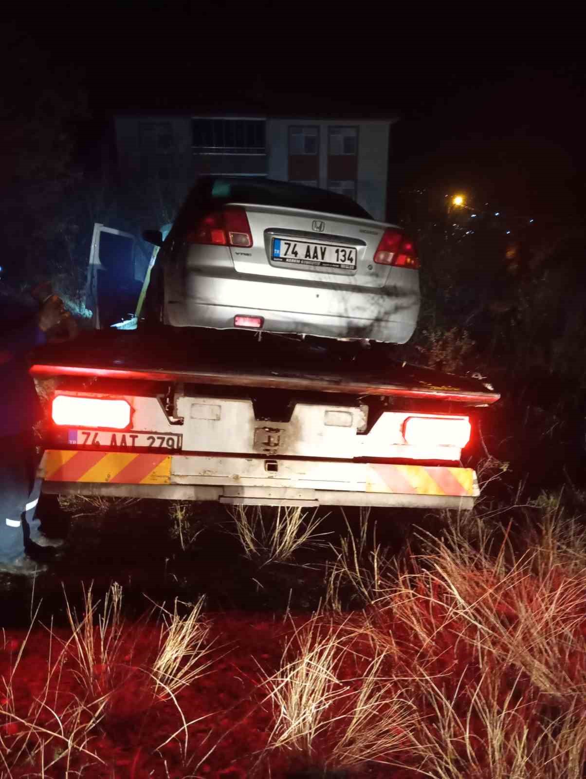 Polisin Dur Ihtarına Uymayan Sürücü Kaza Yaparak Yakalandı (1)