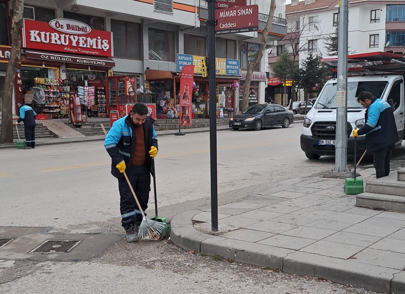 Pursaklar Belediyesi'nden Temiz Çevre Için Yoğun Çalışma (3)