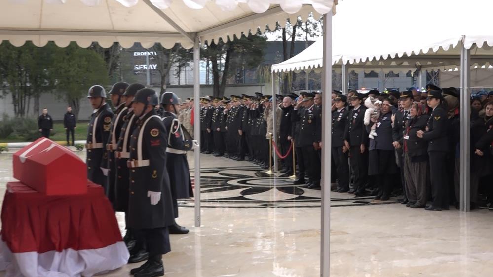 Şehidin 8 Aylık Kızı Babasına Son Kez Baktı (3)