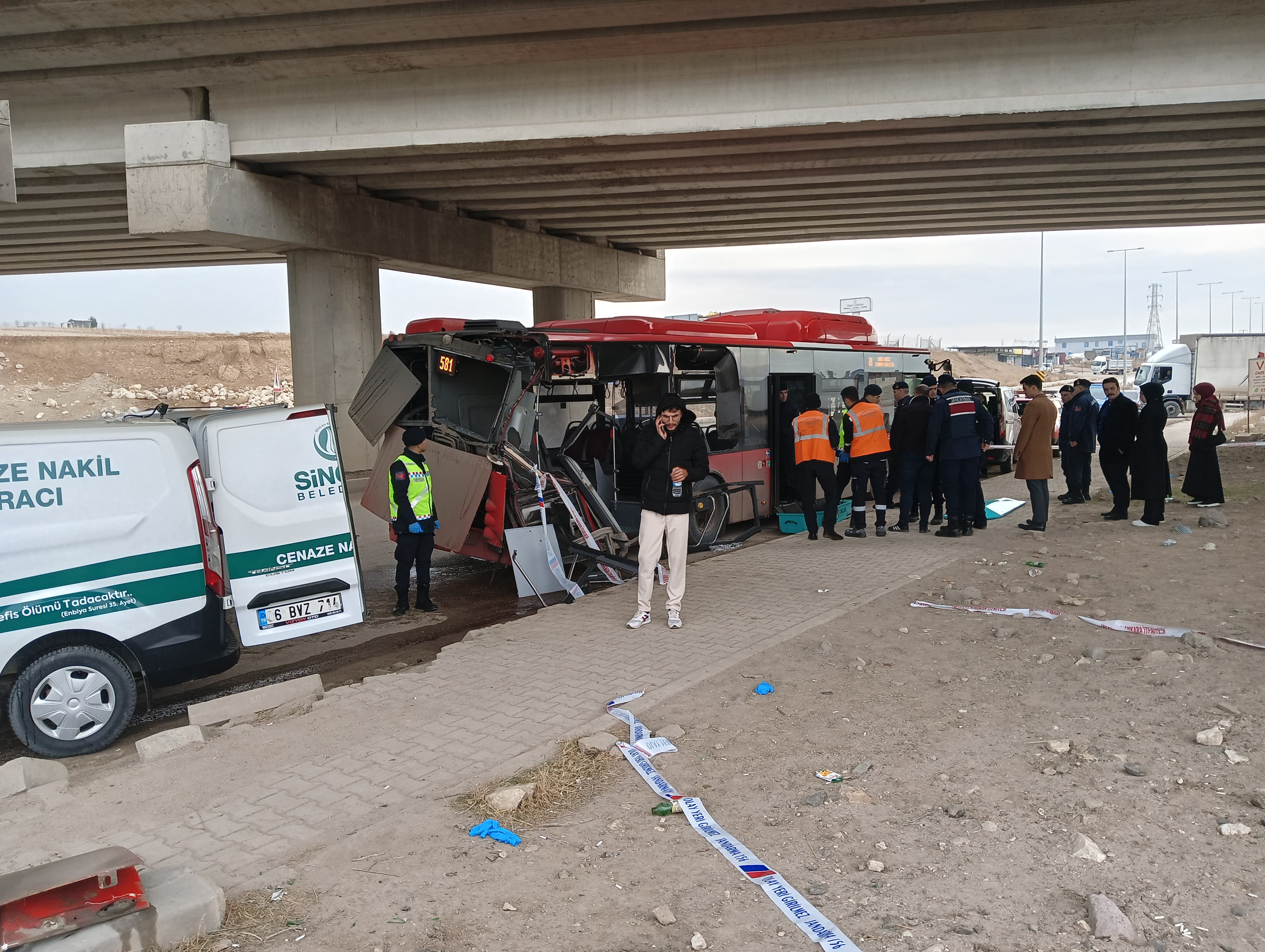 Sincan’da Korkunç Kaza Belediye Otobüsü Ile Tır Çarpıştı!  (2)