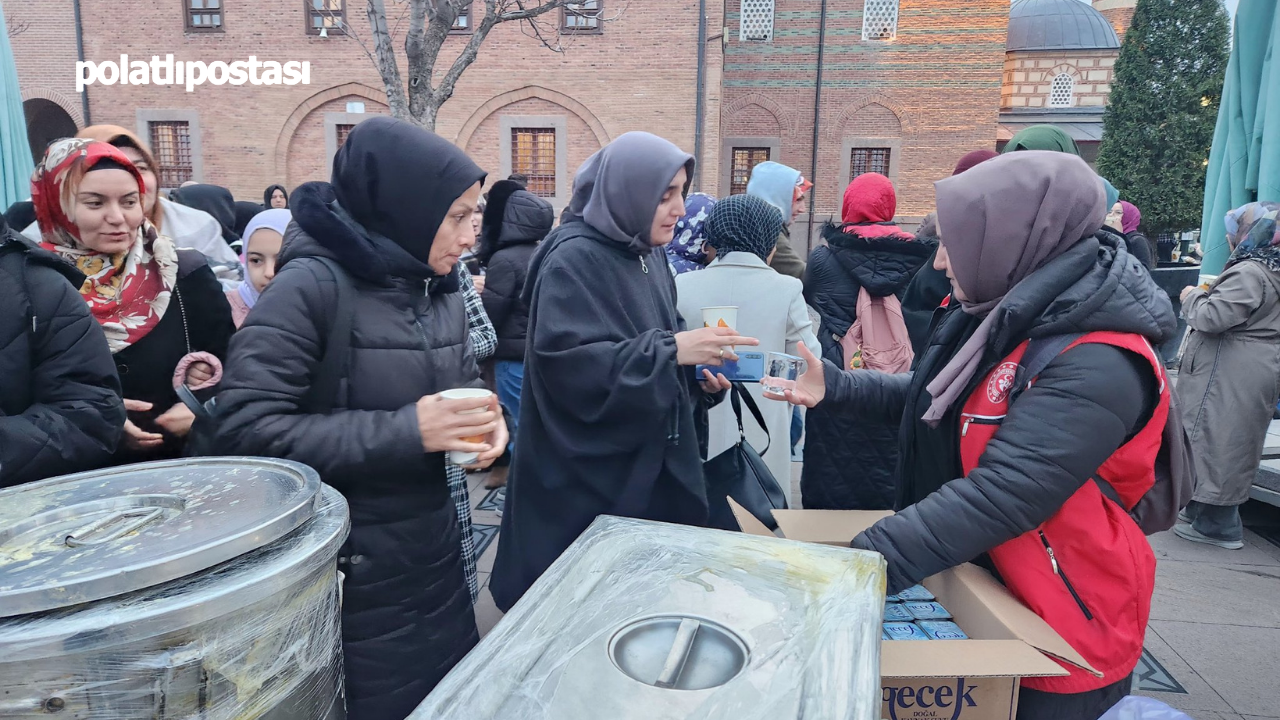 Sincanlı Gençler Aileleriyle Hacı Bayram Veli Camii'nde   (2)