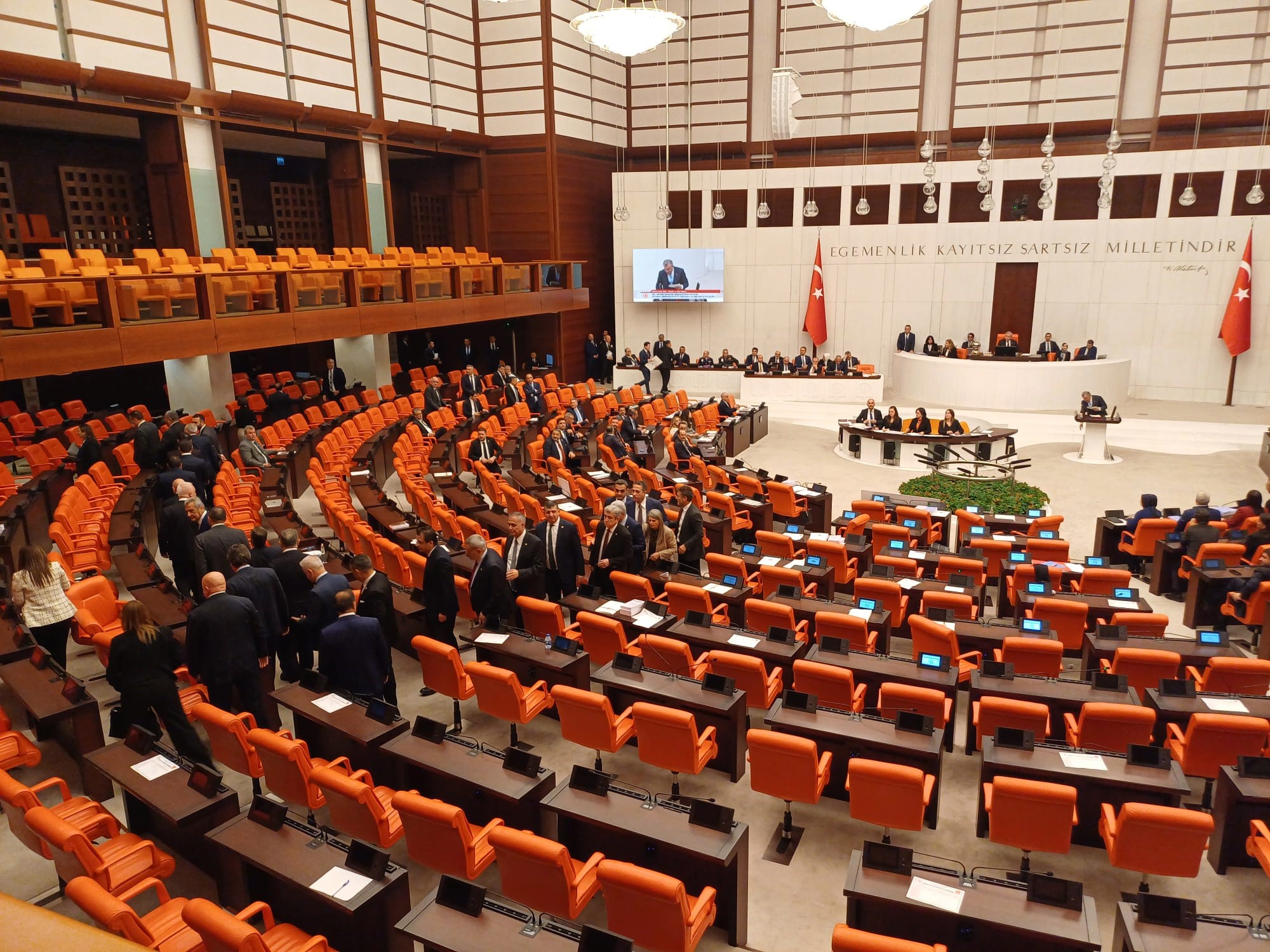 Tbmm’de Gerginlik Chp’li Vekiller Salonu Terk Etti!  (2)