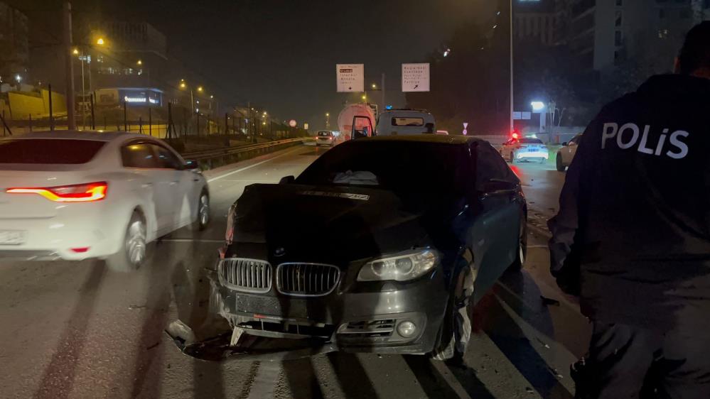 Ters Şeritten Gelen Otomobil Tırla Çarptı! (2)