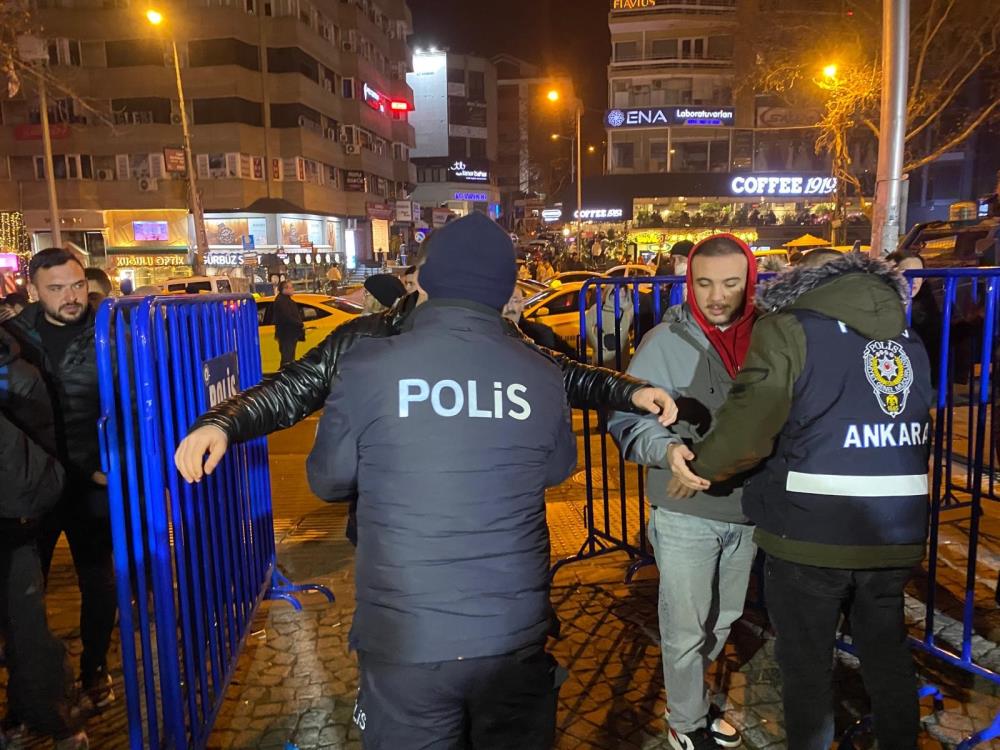 Ankaralılar Yeni Yıla Kuğulu Park'ta Girdi (1)-1