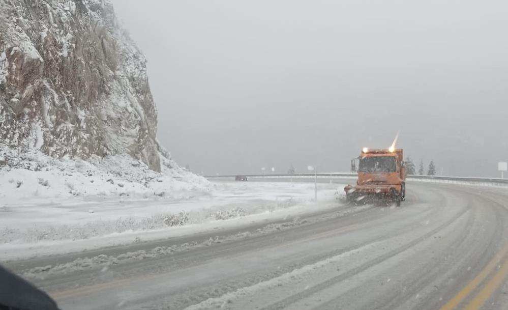 Antalya Konya Yolu Kar Ve Tipiden Dolayı Tırlara Kapalı! (1)