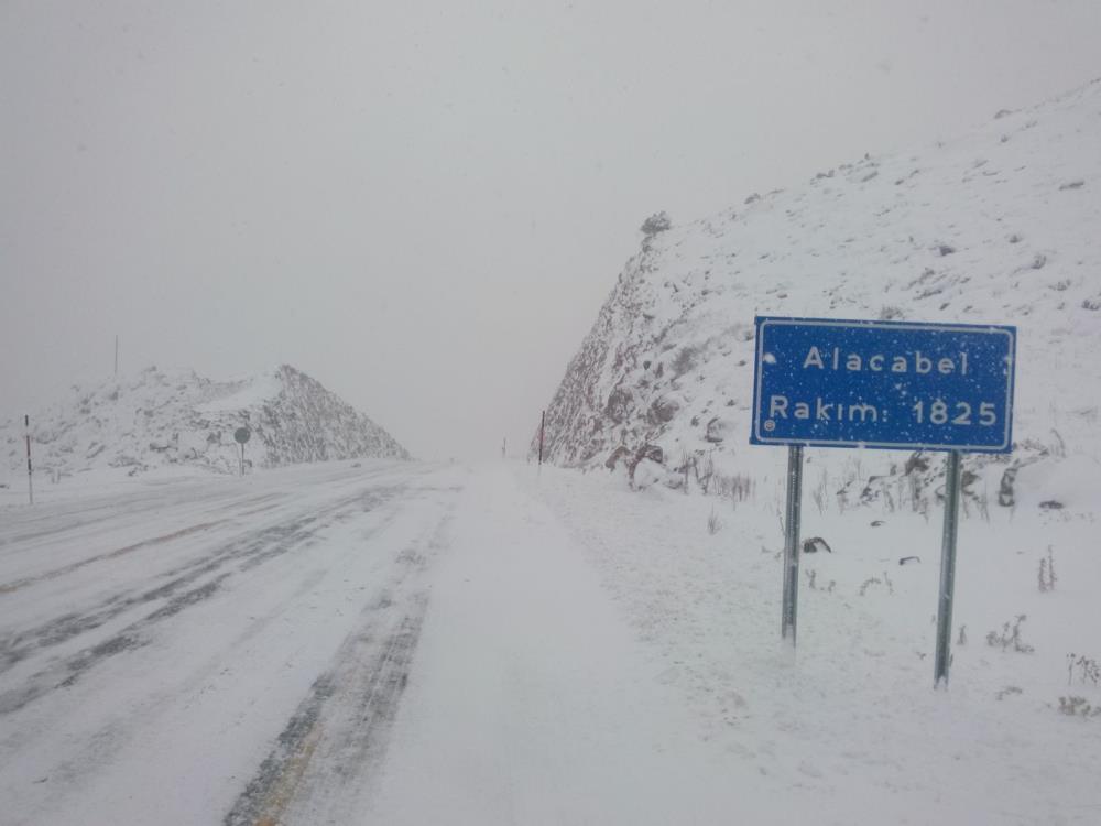 Antalya Konya Yolu Kar Ve Tipiden Dolayı Tırlara Kapalı! (2)