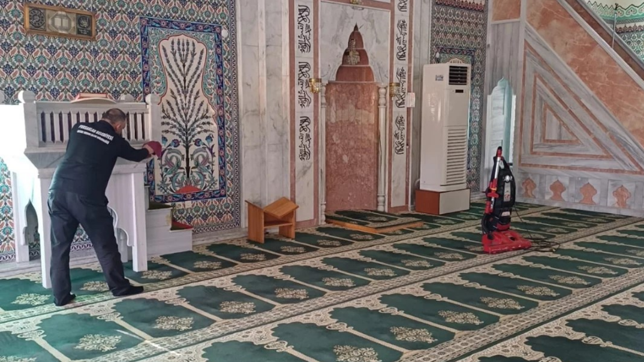 Pursaklar Belediyesi'nde Cami Temizliği (1)