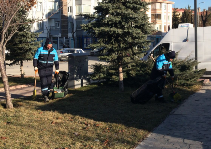 Pursaklar Belediyesi'nden Daha Temiz Parklar İçin Kesintisiz Çalışma (2)