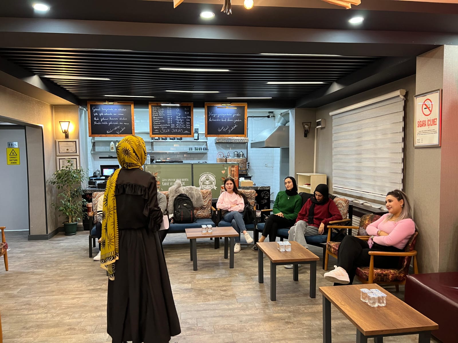 Sincanlı Gençlerin Gözdesi Kitap Kafe (2)